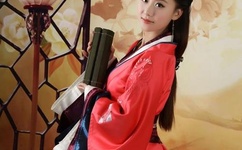 他的手探到我的衣服里作文